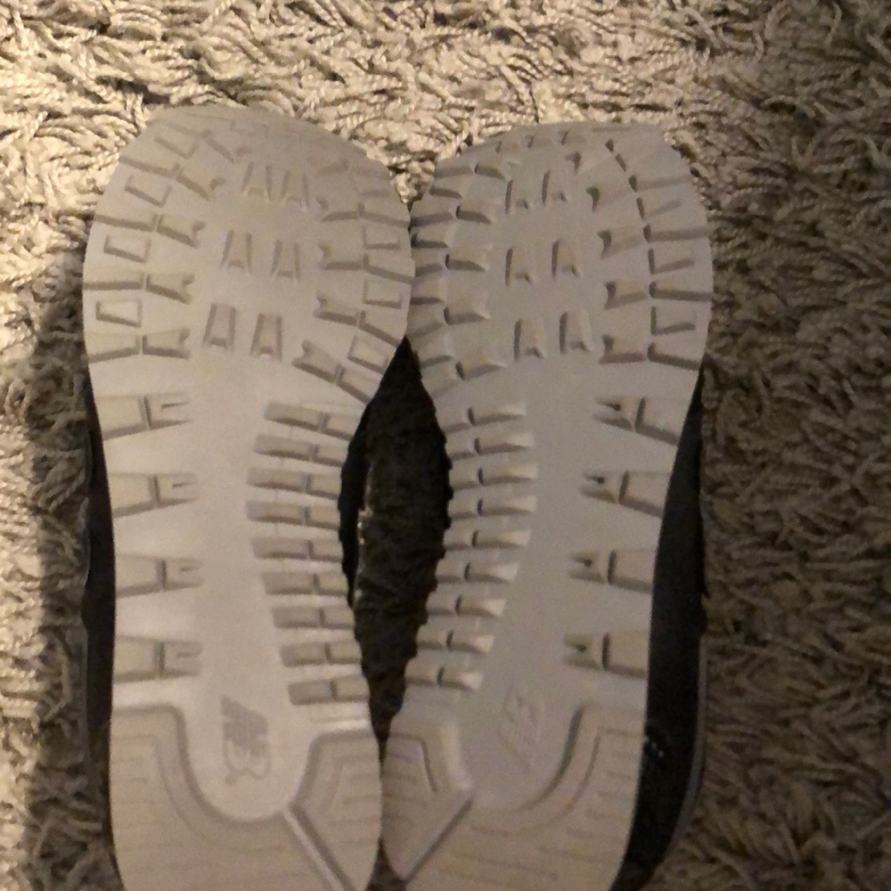 Shoes - Picture 4 of 4